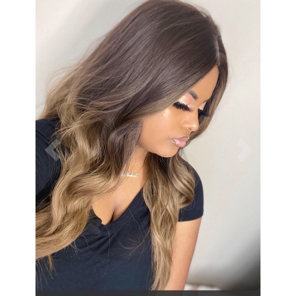 Long Wavy Ombre Blonde Synthetic Middle Part Wig - Picture 6 of 6
